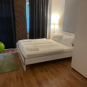 4 Min Naehe Von Hbf Und Dom Mit Garten ,balkon & Office Köln