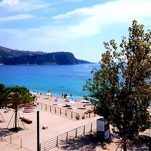 Premium , Himarë Albanien